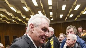 Miloš Zeman v Trutnově: Při besedě s občany