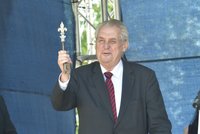 Zeman hřměl v Lidicích: Zbabělost vydáváme za multikulti toleranci