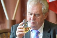 Zeman při přípitku s vinaři: Smrt abstinentům a vegetariánům!