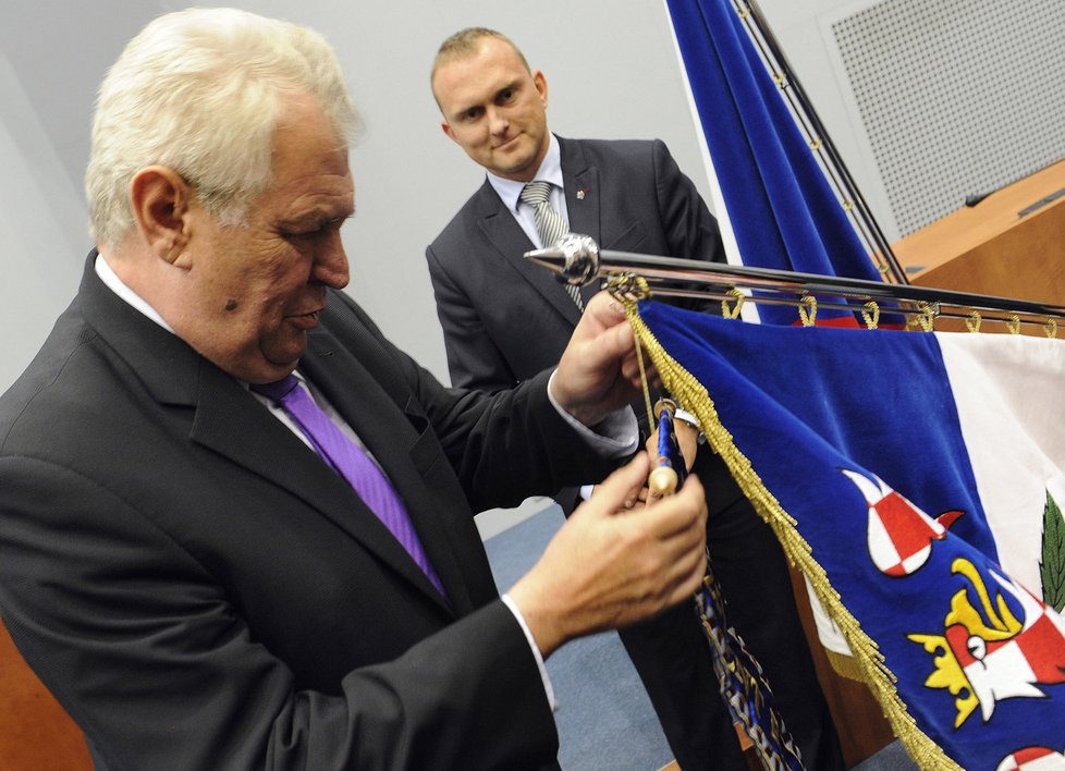 Miloš Zeman se v případě neúspěchu v prezidentských volbách odklidí pryč.