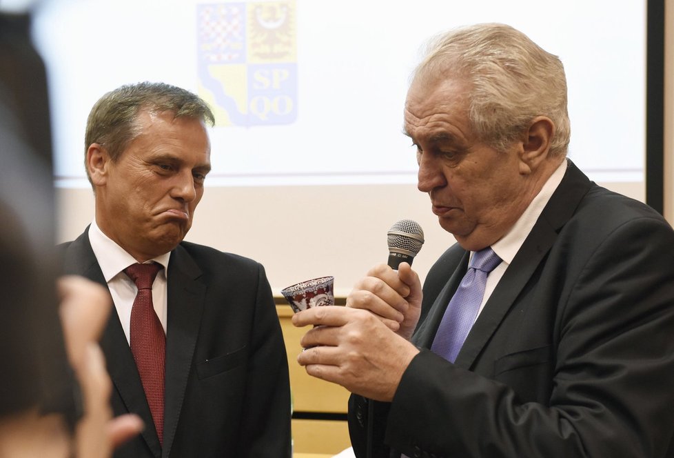 Hejtman Rozbořil s Milošem Zemanem při návštěvě prezidenta v Olomouckém kraji
