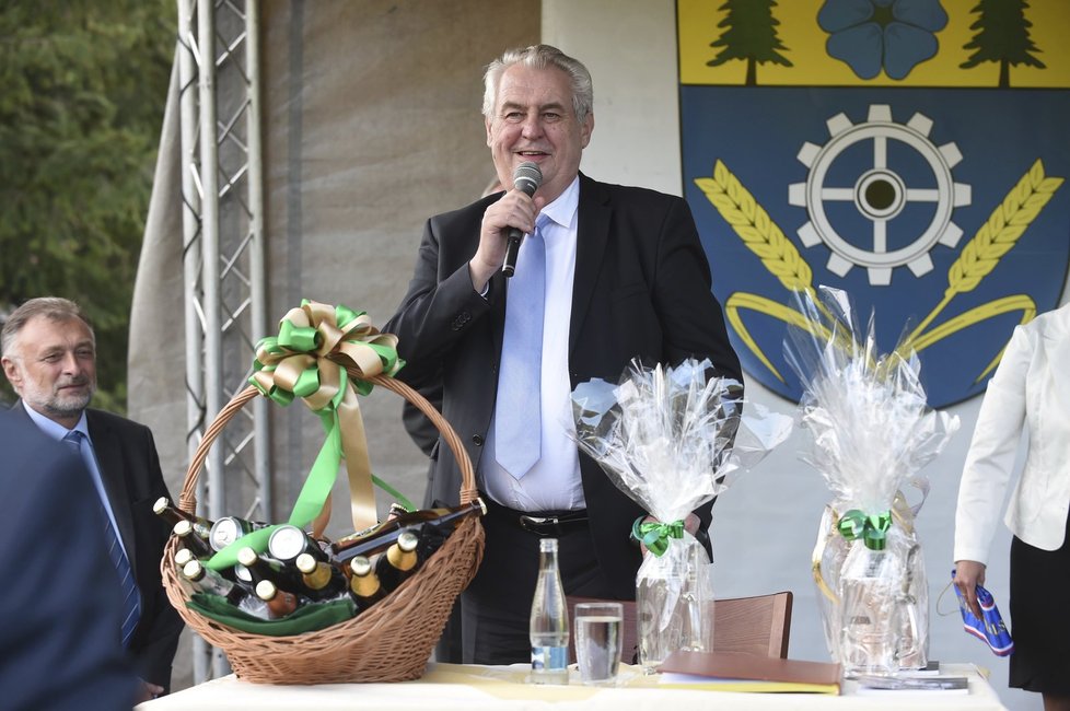 Zeman v Olomouckém kraji: V Hanušovicích mu dali pivo