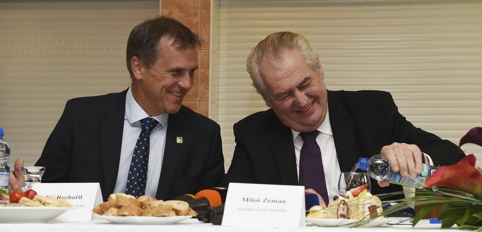 Zeman v Olomouckém kraji: S hejtmanem Jiřím Rozbořilem a pohoštěním