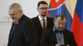 Miloš Zeman, hradní mluvčí Ovčáček a šéf zahraničního odboru Kmoníček