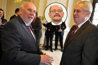 Zeman jmenoval nového ústavního soudce a chce, aby šéf Rychetský pokračoval