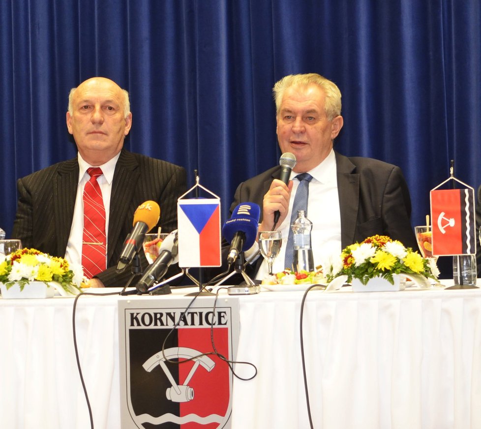 Prezident Zeman při návštěvě Plzeňského kraje promluvil v Kornaticích o Hance a Tonče.