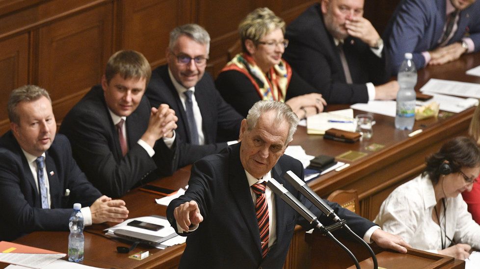 Prezident Miloš Zeman se dnes opět trefoval do médií, v souvislosti s vraždou novináře Džamála Chášukdžího citoval vtip, že novináře možná pozve na večeři na saúdskoarabskou ambasádu.