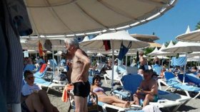 Prezident relaxoval na pláži na řeckém ostrově Rhodos.