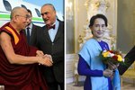 Do Prahy přijely světové osobnosti: Karel Schwarzenberg vítal na letišti dalajlamu, Miloš Zeman pozval na Hrad Su Ťij