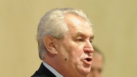 Miloš Zeman promlouvá k senátorům