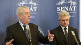 Miloš Zeman na společném brífinku se šéfem Senátu Štěchem (ČSSD)