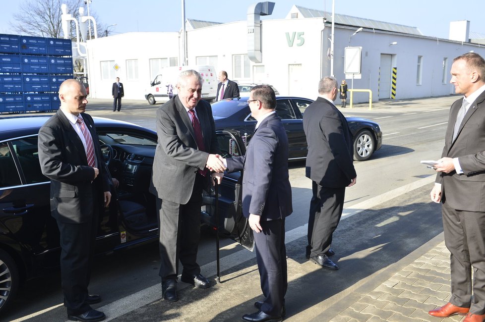 Prezident Miloš Zeman navštívil firmu Škoda Auto ve Kvasinách