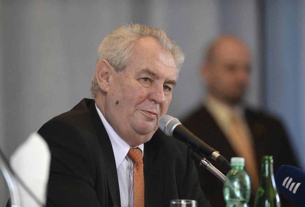 Prezident Zeman při debatě se studenty v Klatovech