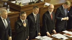 Premiér a další členové Sobotkovy vlády při návštěvě prezidenta Zemana ve Sněmovně