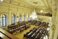 Sobotkova vláda ustála hlasování o nedůvěře: Babiš označil opozici za zoufalou