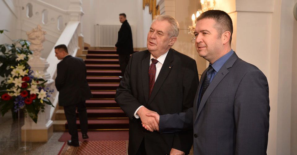 Zeman přišel do Sněmovny lobbovat za referendum.