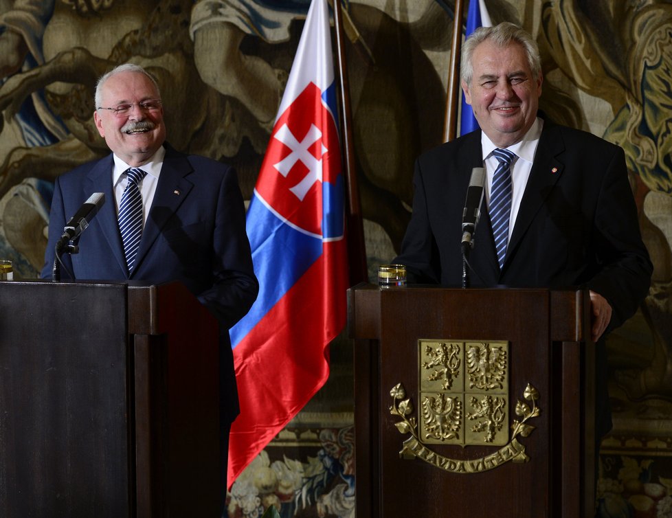 Končící slovenský prezident Gašparovič s Milošem Zemanem