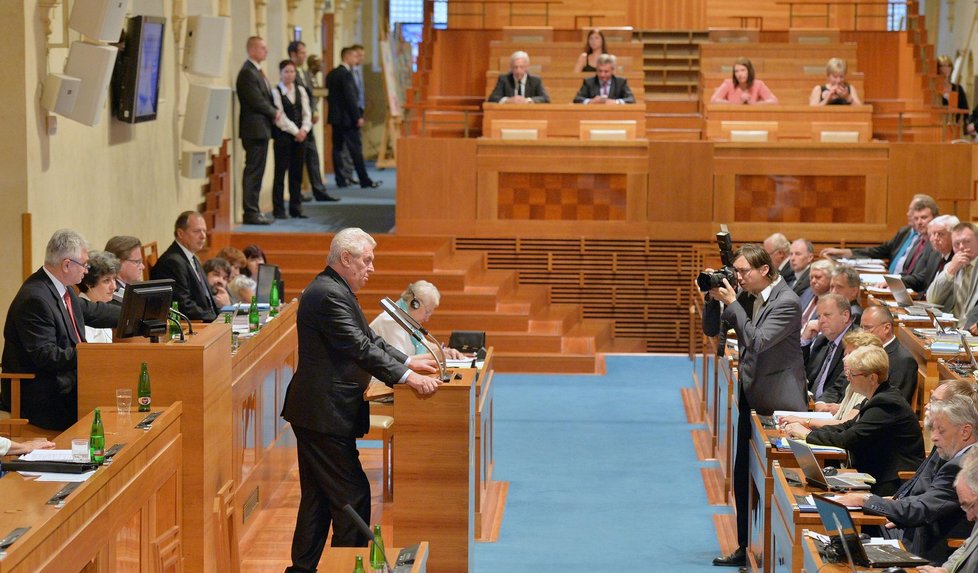 Miloš Zeman promlouvá v Senátu a lobbuje za Jana Sváčka coby nového ústavního soudce.