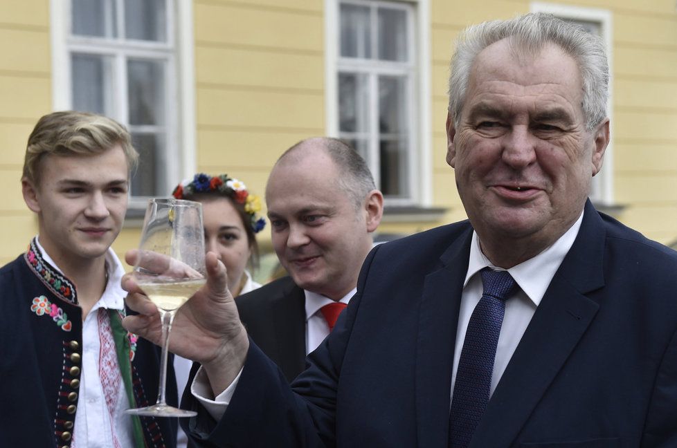 Prezident Miloš Zeman při návštěvě Střední školy vinařské ve Valticích