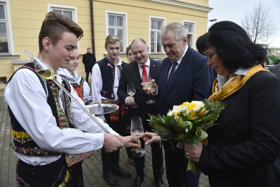 Prezident Miloš Zeman při návštěvě Střední školy vinařské ve Valticích