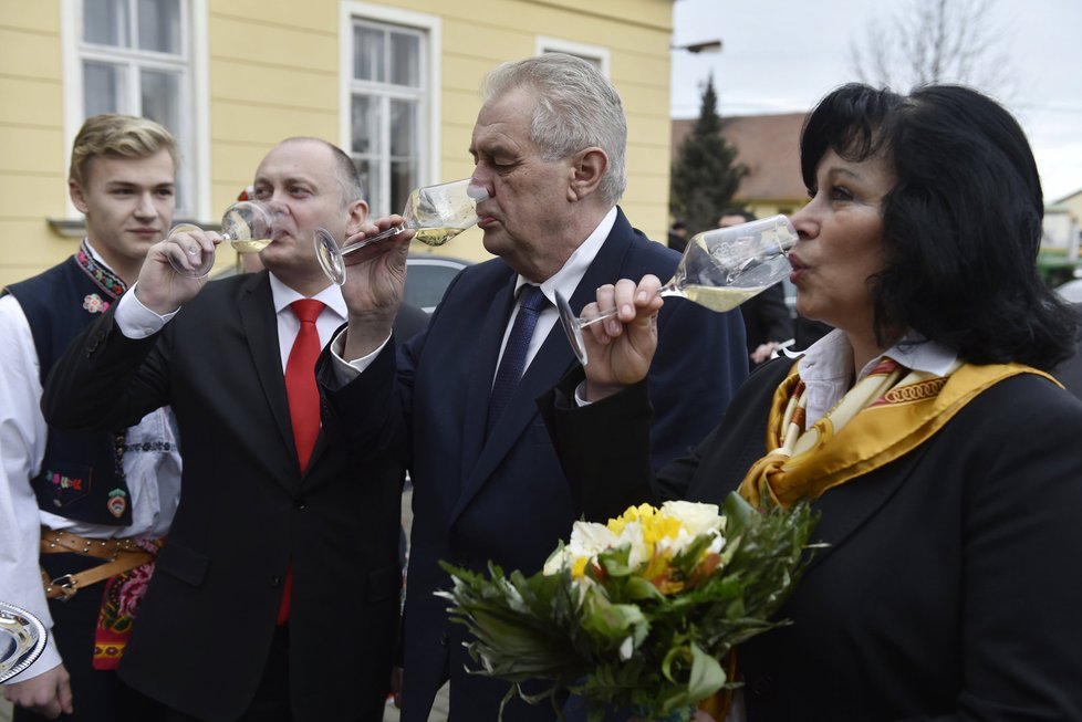 Prezident Miloš Zeman při návštěvě Střední školy vinařské ve Valticích