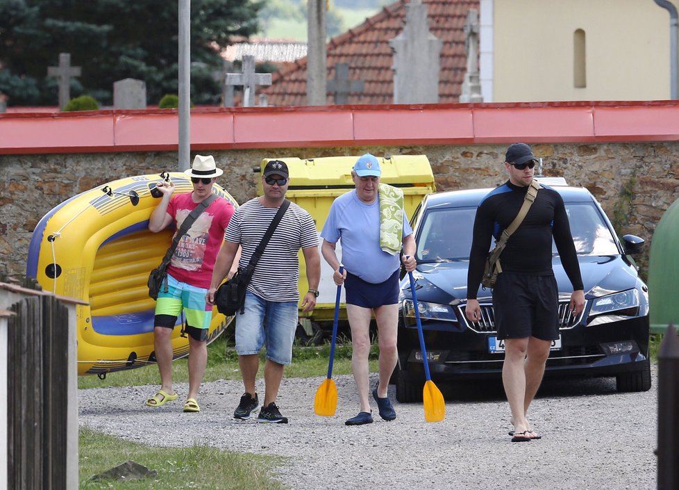 Zemanova výprava na člun v červenci 2016