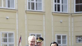 Zemanovi přivítali na Hradě prezidentský pár z Vietnamu