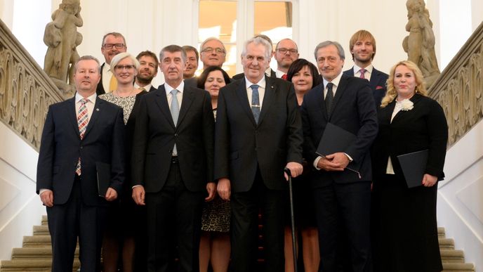 Prezident Miloš Zeman jmenoval jednobarevný kabinet premiéra Babiše 13. prosince. 