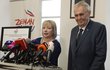 Manželka prezidenta Miloše Zemana dnes na ministerstvu vnitra předala podpisy lidí, kteří si žádají současnou hlavu státu v jeho vedení i v příštích letech.