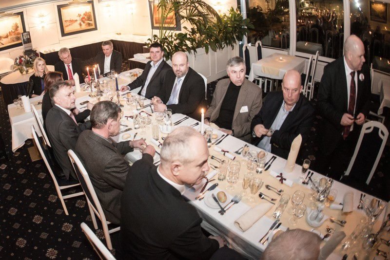 Slavnostní večeře Miloše Zemana se svými podporovateli a také několika klíčovými muži z řad zemanovců po zvolení prezidentem v roce 2013