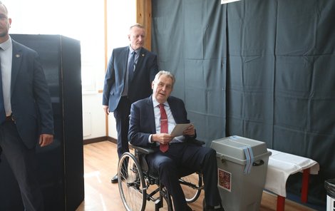 Prezident Zeman při volbách