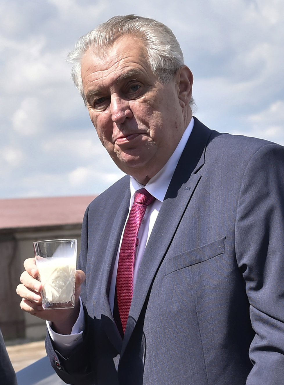 Miloš Zeman strávil tři dny na návštěvě Vysočiny. Prohlédl si i kravín v Nové Vsi.