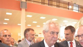 Miloš Zeman se na Zemi živitelce pochlubil, že díky dietě zhubl 3 kila. Má prý rovný metrák