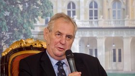 Prezident České republiky Miloš Zeman  podepsal v pondělí 18 novel zákonů.