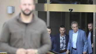 Zeman odjel z nemocnice do Lán, ve středu má vystoupit ve Sněmovně