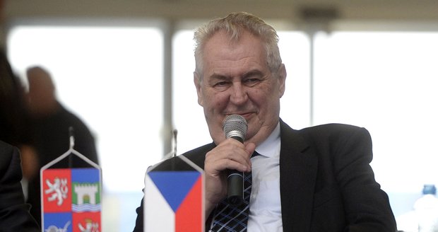 Zeman válčí s českou diplomacií a je na straně Putina, píší v Británii