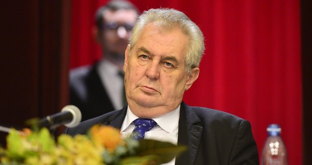 Hradní hra o rozpočet: Zeman chce skoro 70 milionů navíc