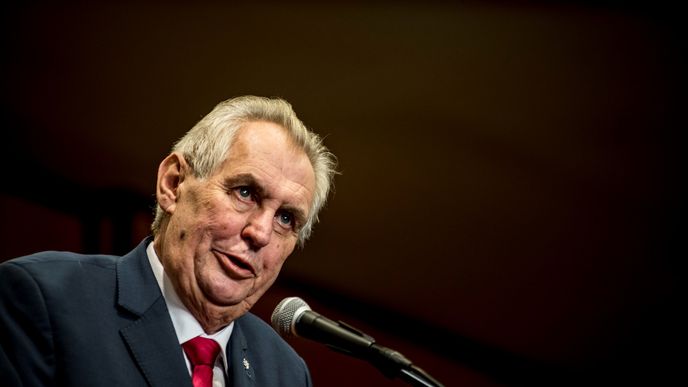 Prezident Miloš Zeman dosáhl v průzkumu agentury CVVM lepších výsledků u lidí starších šedesáti let se středním a nižším vzděláním, u voličů ANO, KSČM a ČSSD a u Moravanů.