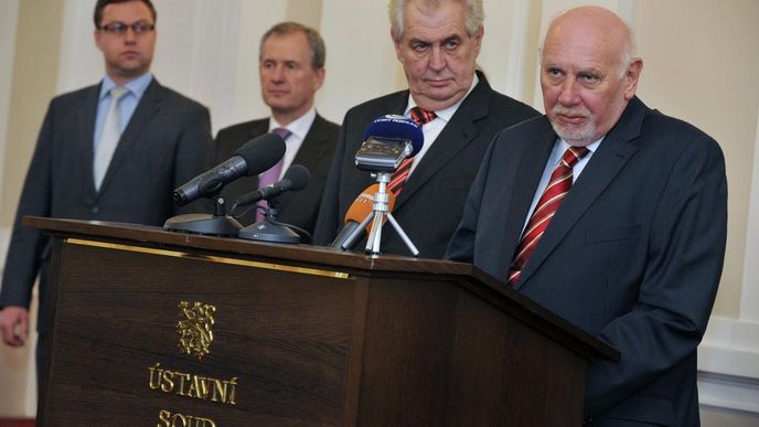 Miloš Zeman při své návštěvě ústavního soudu