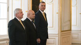 Prezident Miloš Zeman jmenoval 31. ledna na Pražském hradě novými členy bankovní rady České národní banky Oldřicha Dědka a Marka Moru.