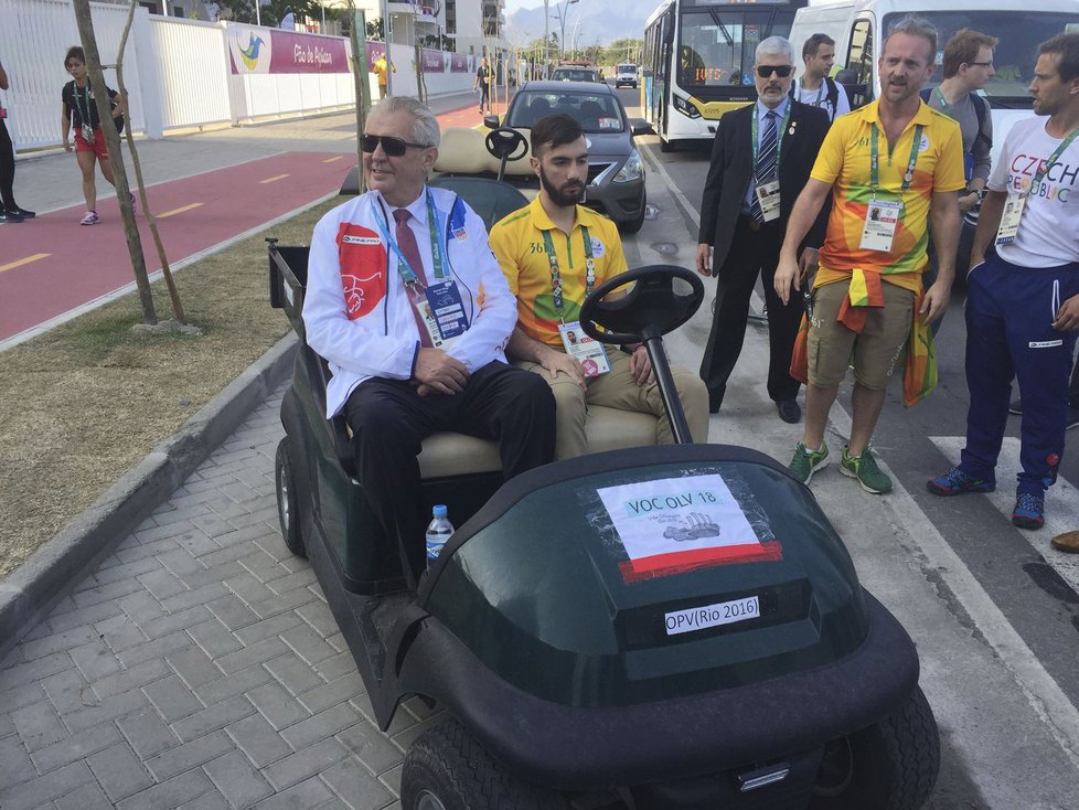 Miloš Zeman navštívil Českou olympijsou vesnici.