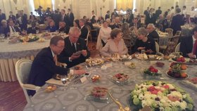 Na recepci v Kremlu usedl Zeman vedle šéfa OSN Pan Ki-Muna.
