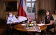 Prezident Miloš Zeman a moderátorka Blesku Vera Renovica v pořadu S prezidentem Lánech. (5.4.2020)