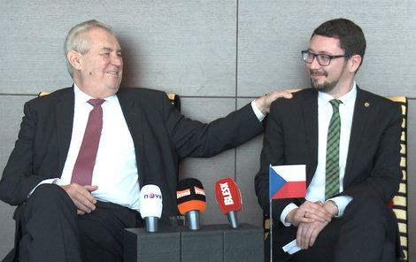 Miloš Zeman se svým hradním mluvčím Jiřím Ovčáčkem 