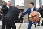 Prezident Zeman klopýtl na schodech před olomouckým krajským úřadem. Ztratil při tom botu.