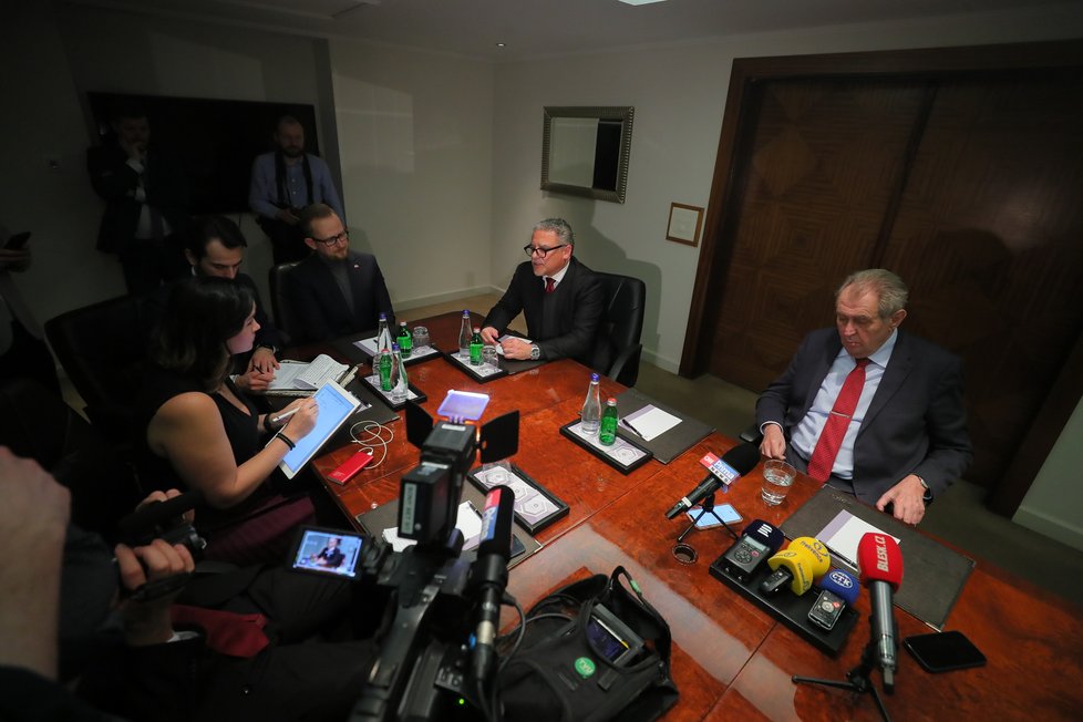 Miloš Zeman během brífinku pro novináře při své cestě do Srbska