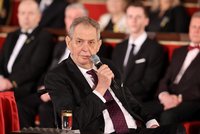 Zeman na Hrad opět nedorazí: „Duté fráze a bytostně cizí lidé,“ řekl Blesku. Na přenos se koukne