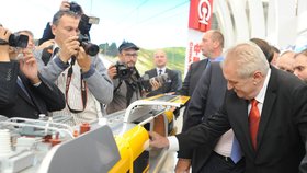 Prezident Miloš Zeman si na strojírenském veletrhu v Brně prohlédl i čínskou expozici.