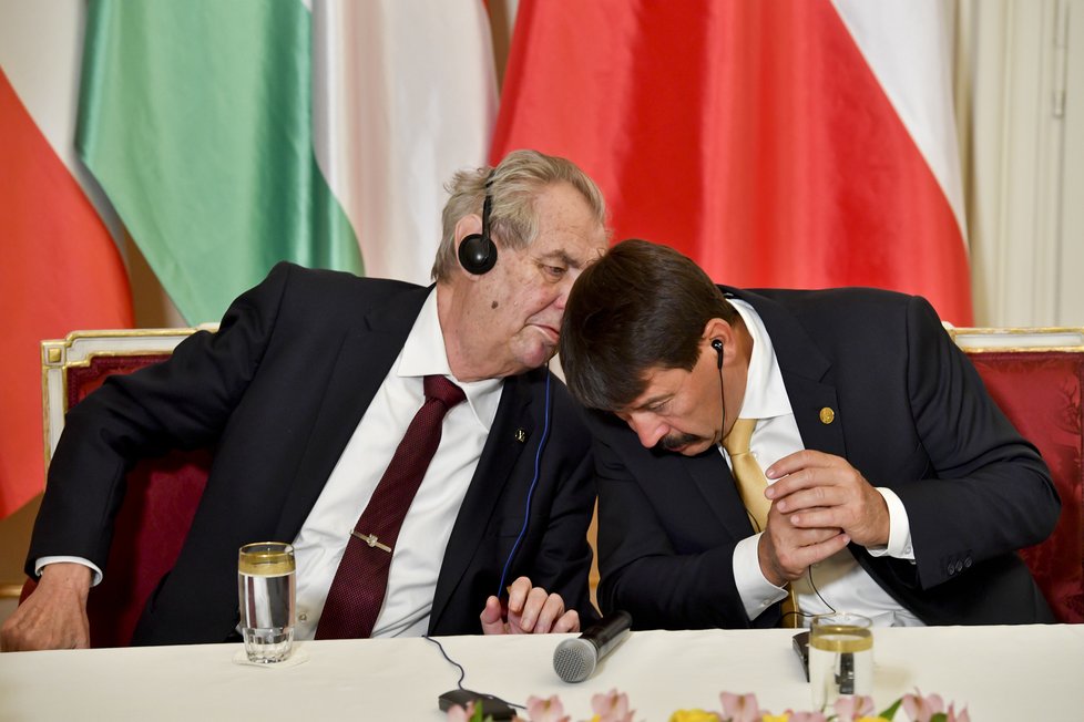 Summit V4 v Lánech: Zeman a maďarský prezident János Áder
