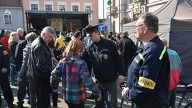 Kvůli příjezdu prezidenta Zemana do Třebechovic podstupovali místní bezpečnostní kontroly.